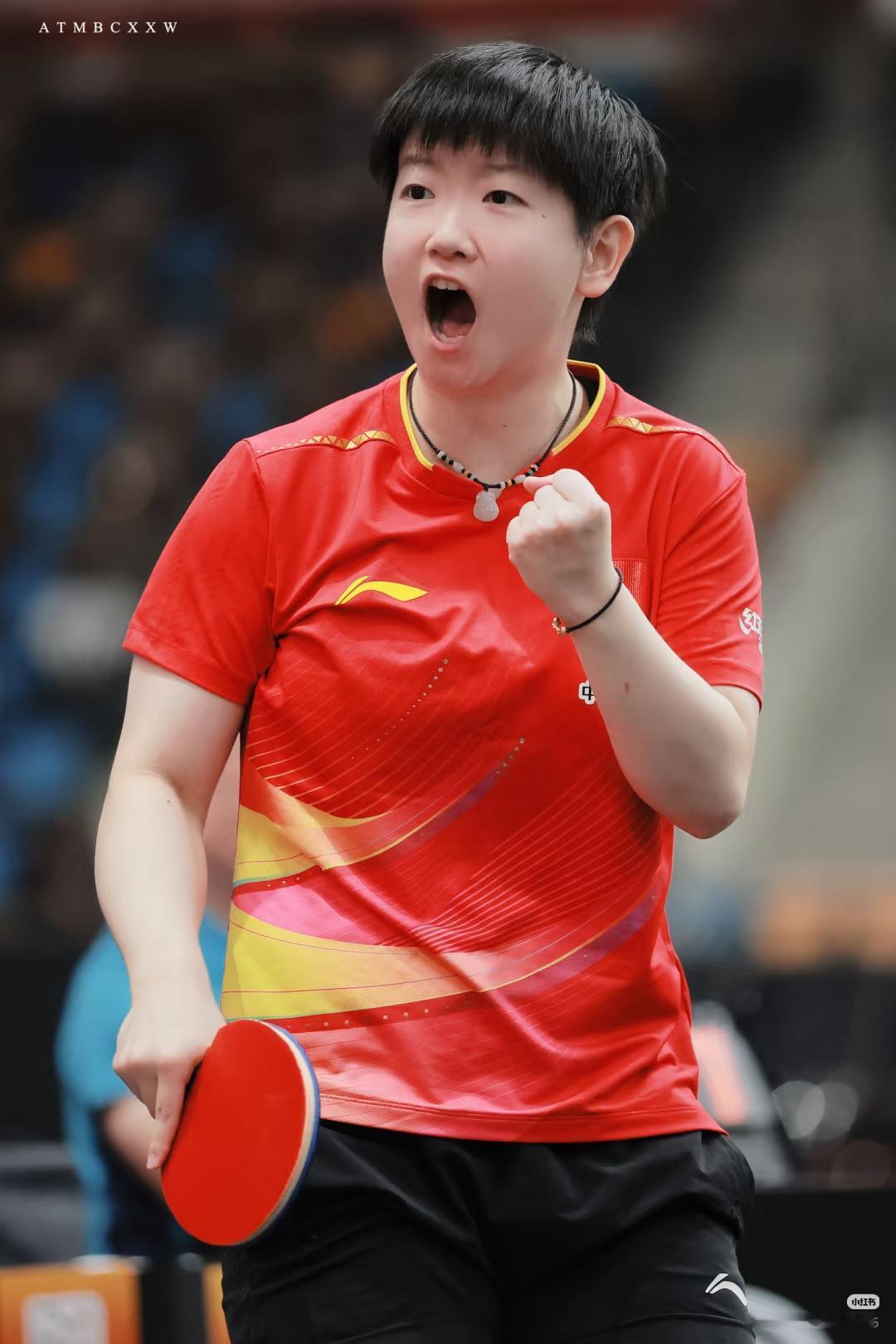 资本估计都要气疯了！
​砸几千万捧出来的精修偶像，竟然输给了一个天天顶着鸡窝头的