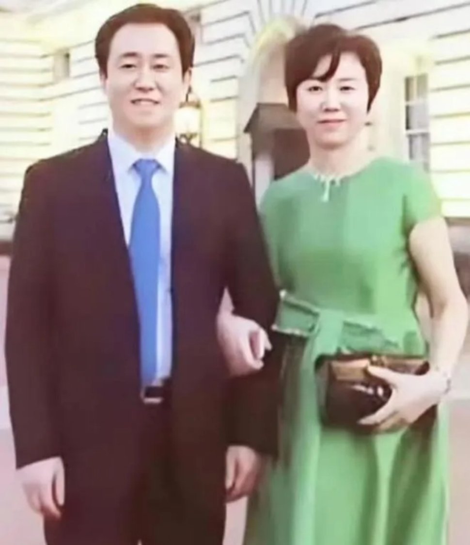 许家印前妻信托许家印前妻丁玉梅23亿美元家族信托遭跨境司法合围被实质性击穿，香港