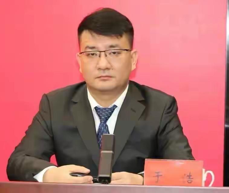 有内情？江苏泰州的徐克俭和一名88后同日官宣！

老徐1967年出生。泰兴师范毕