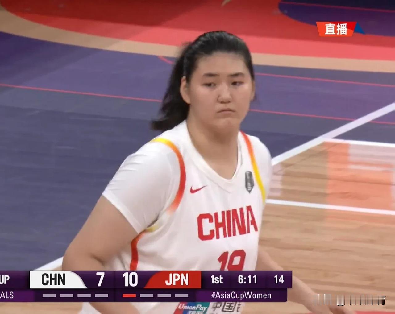【女篮亚洲杯：日本疯狂中三分，张子宇扭转落后局面，第一节27-27战平】
开局日