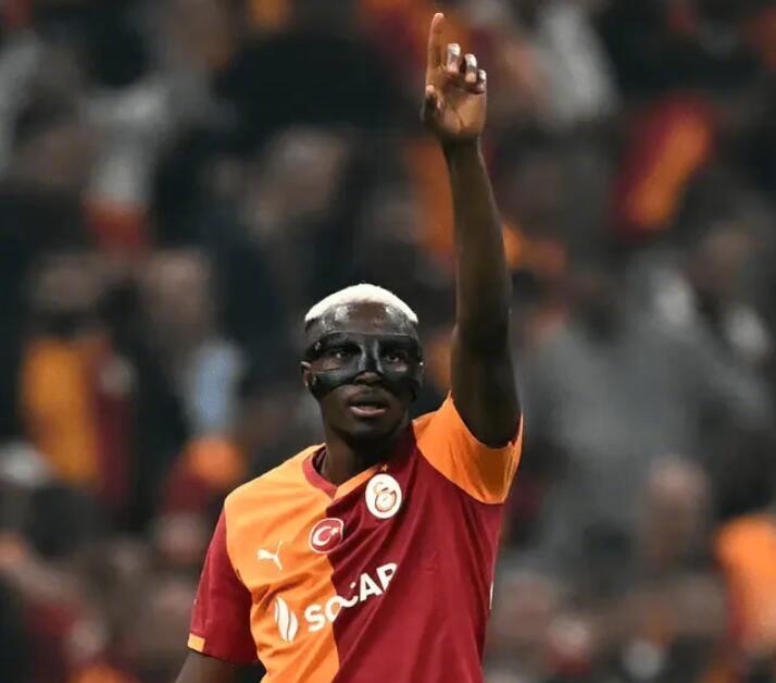 欧洲转会新闻发布会！
★若莱万离队，奥斯梅恩将是巴萨的首选目标，备选方案是莱万特