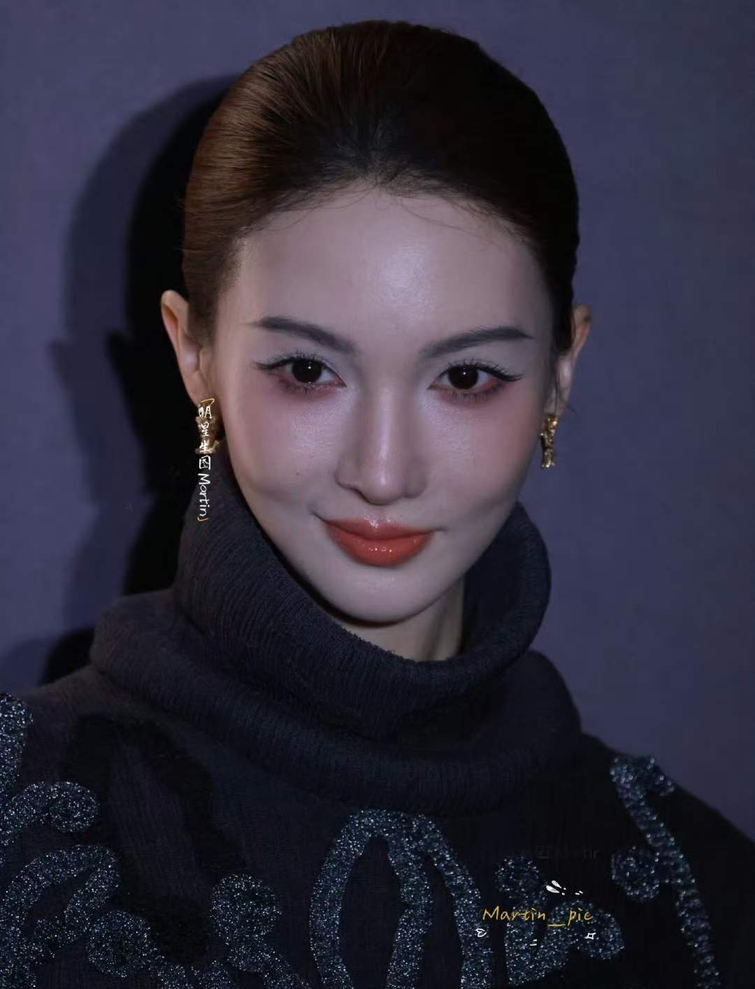 金晨 医美金晨以前多有灵气，现在医美过度的感觉，鼻翼看着不自然，笑起来还有点僵硬