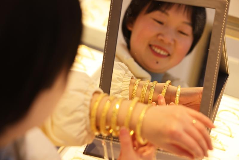 金价突破5600美元！现在该抄底还是跑路？3个真相让你不亏
 
家人们谁懂啊！金