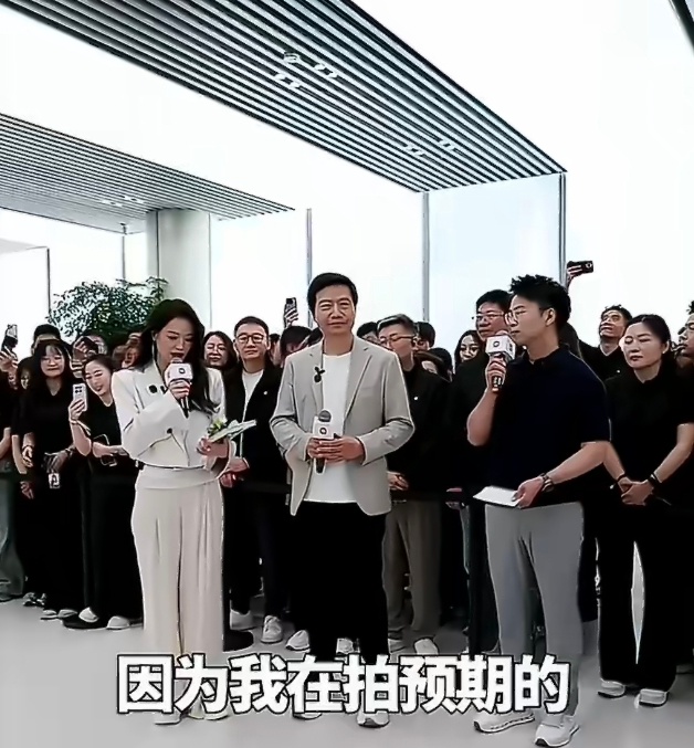 原本以为车企老板亲自交车已经是行业的“天花板”，没想到雷总再一次刷新了我们对“宠