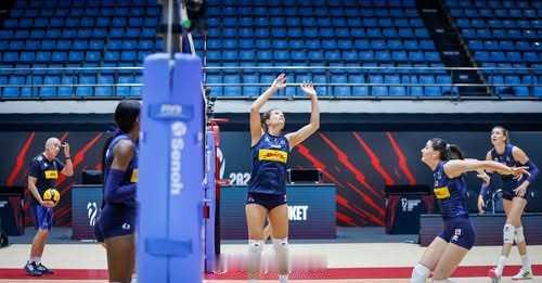 国际排坛动态 4月8日，意大利女排首批6名球员开始集训：二传：坎比、斯科拉接应：