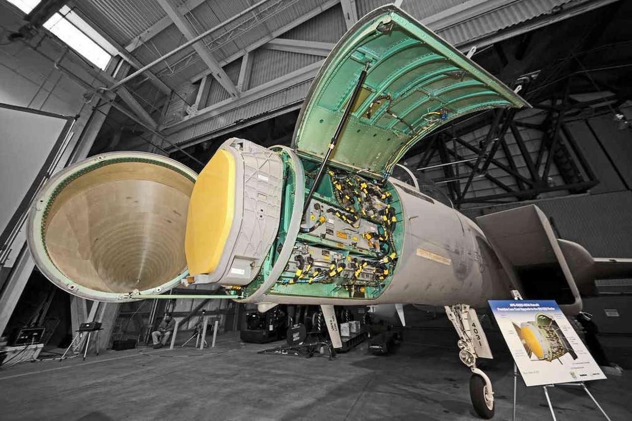 战机被雷达锁定竟能瞬间察觉？这不是第六感，而是硬核科技在保命！
战机在万米高空，