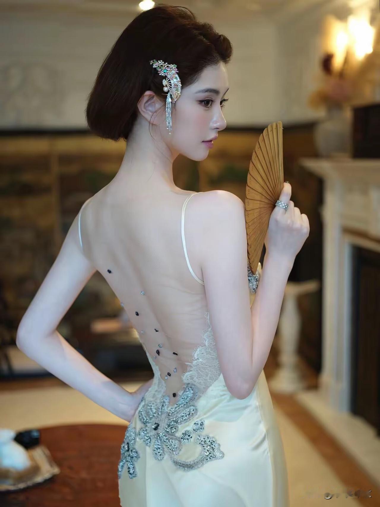 两公婆的对话：
老公：老婆，晚上吃什么？
老婆：随便，简单点就行
老公：面条？