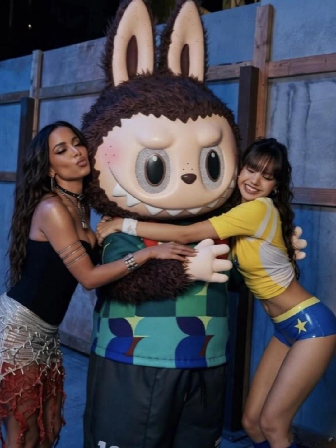 Lisa否认带火LABUBULisa不愿意代言LABUBULisa在被问及是否愿