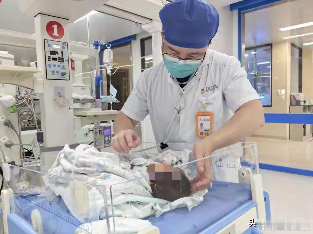 【广西一对新手爸妈按豆包建议每顿给满月宝宝喂奶60ml孩子哭闹不止，医生：远达不