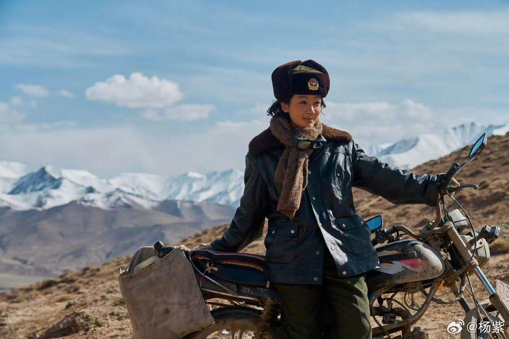 杨紫谢谢刘诗诗宣传生命树 杨紫和刘诗诗的这波互动，给我看的发出土拨鼠尖叫了，两位