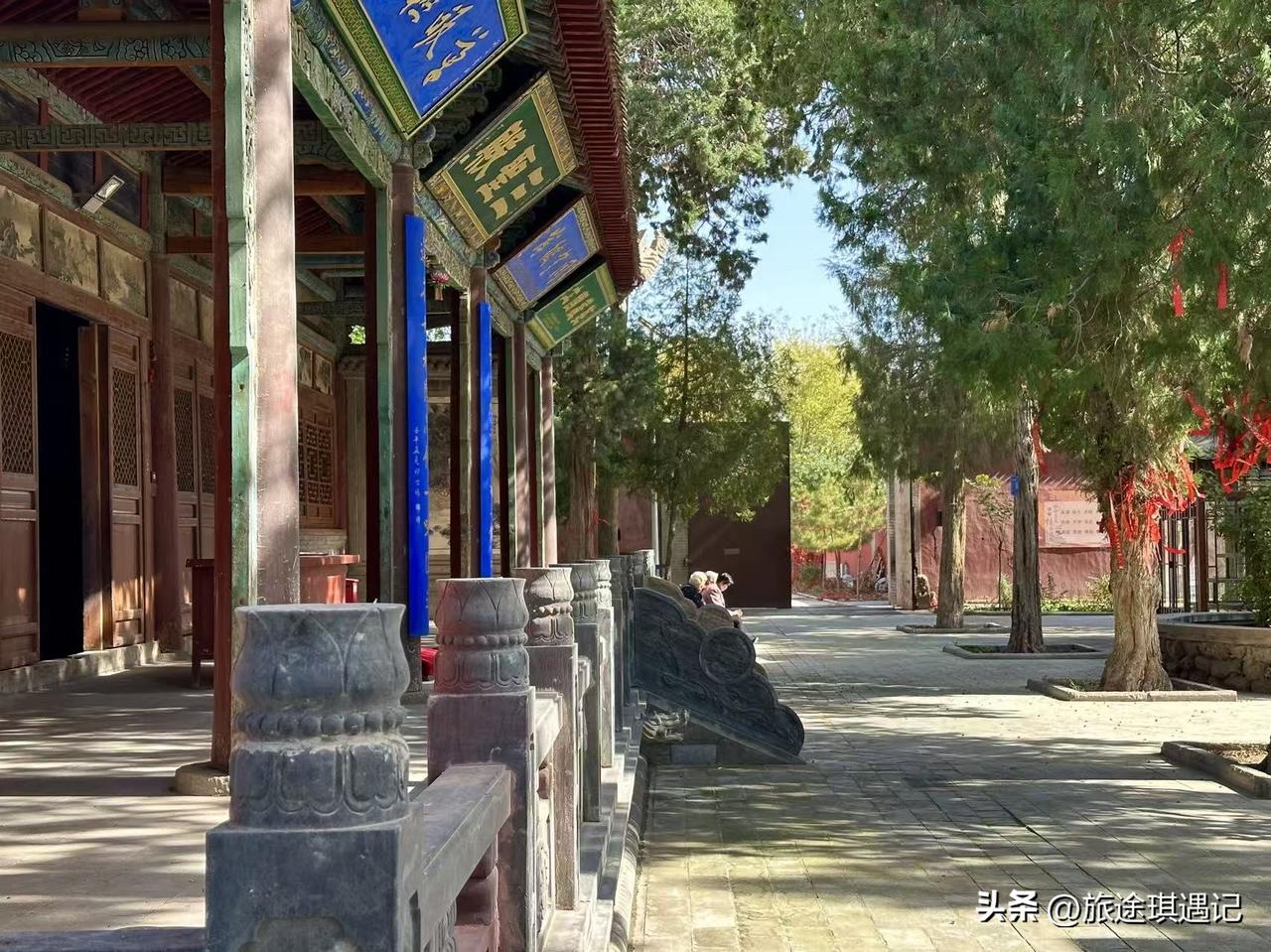 坐上时光隧道穿越一千七百年，前凉的号角、盛唐的梵音、明清的香火，都凝固在武威这片