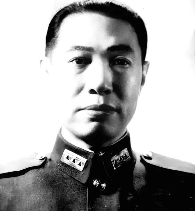 1947年8月，陈诚到沈阳后取消保安司令部，杜聿明在上海成闲人。两年前，老蒋设东