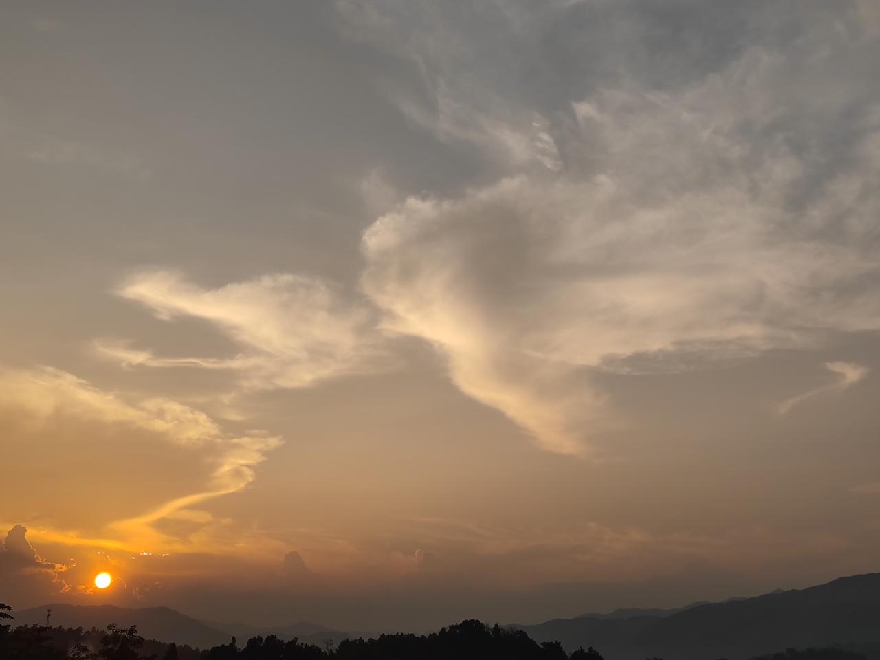 二十年前，
敢闯，敢拼，要奋斗，
是刻进60、70、80后骨子里的执念，
因为遍