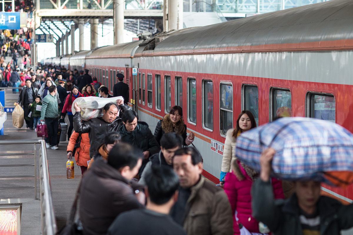 南车北上归故乡每年的春运被大家称作“人类大迁徙”，不过说的也是，什么事都抵挡不了