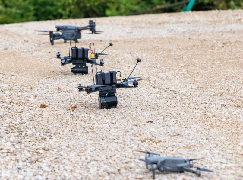 【泽连斯基在飞往爱尔兰途中，专机遭4架神秘无人机跟踪】

根据爱尔兰媒体的说法，