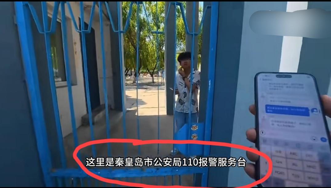 河北秦皇岛。闪送骑手给一名大学生送鞋，打电话没人接就放到校门口了。结果男生说没看