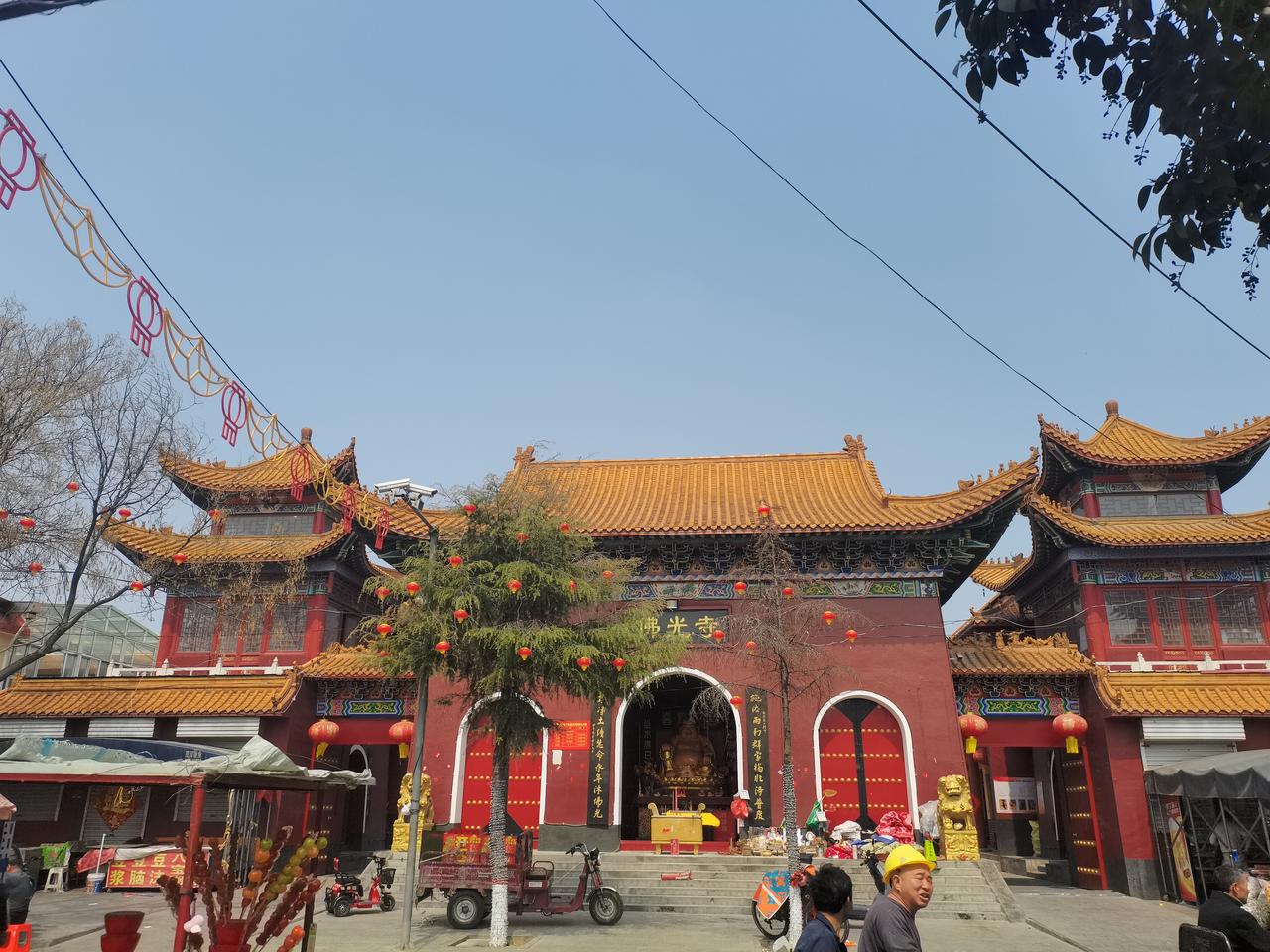佛光寺
在邯郸永年施庄村口
施庄文化广场对面
就是永年古寺铁佛寺
农历二月十五