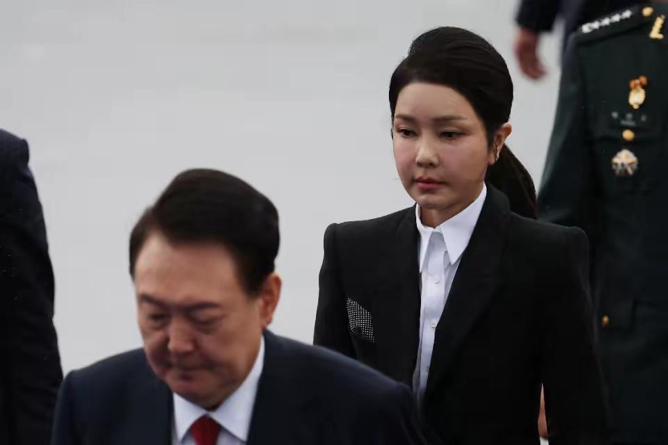 韩国淑明女大宣布，确认金建熙1999年硕士论文存在抄袭，正式启动撤销其硕士学位的