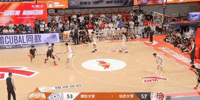 叶润峰真的太神奇了，他出现在每一个球队需要他的时刻，命中那些不可思议的进球，“强