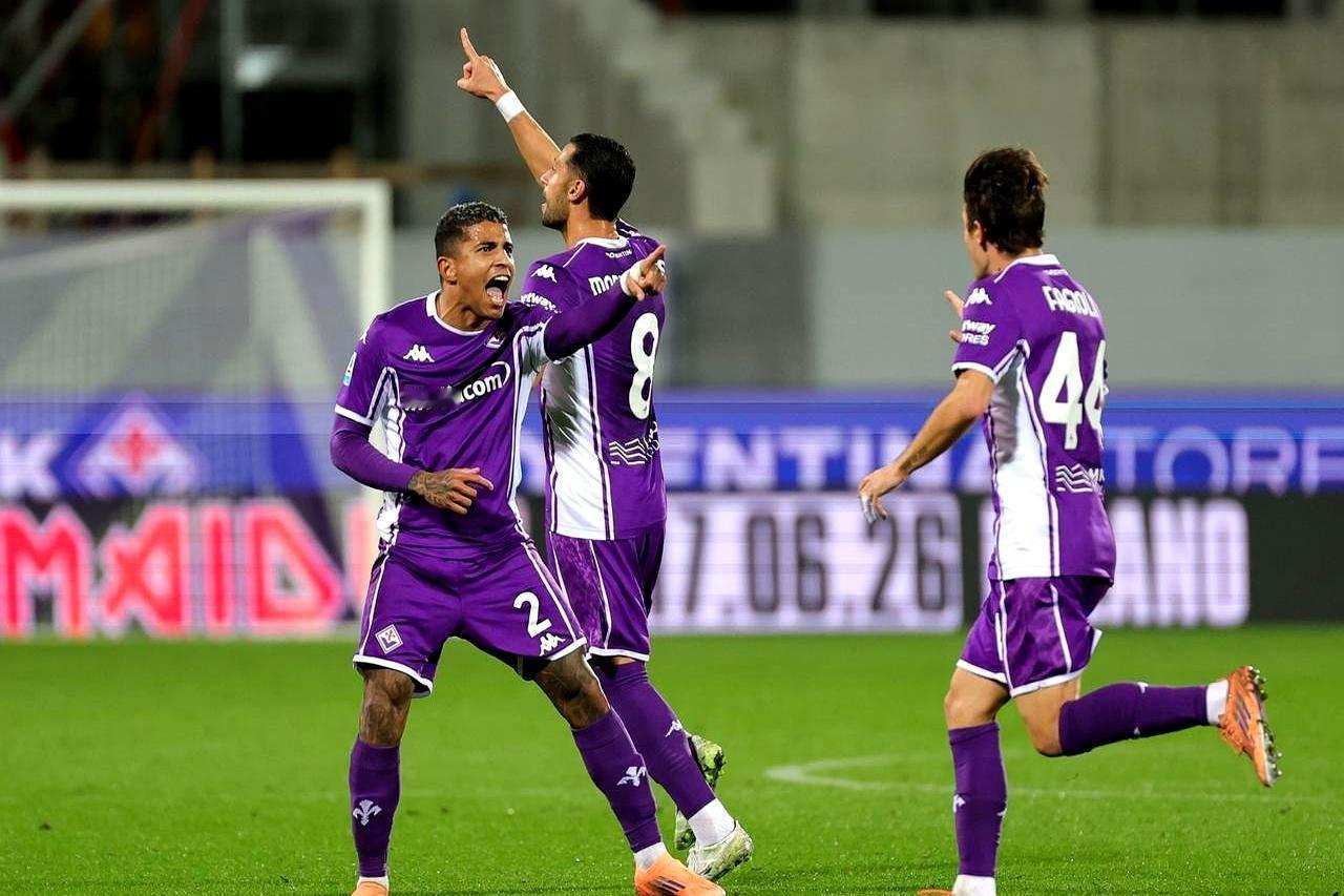 右路被爆第3场
 
米兰右路像漏勺，佛罗伦萨的多多一人把整条边打穿。争顶、拦截、