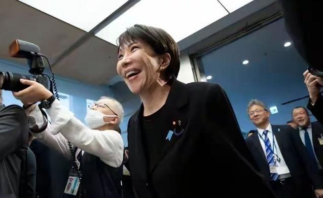 高市早苗，这位上任不到一年的日本首相，在2026年4月做了一件让所有人都没料到的