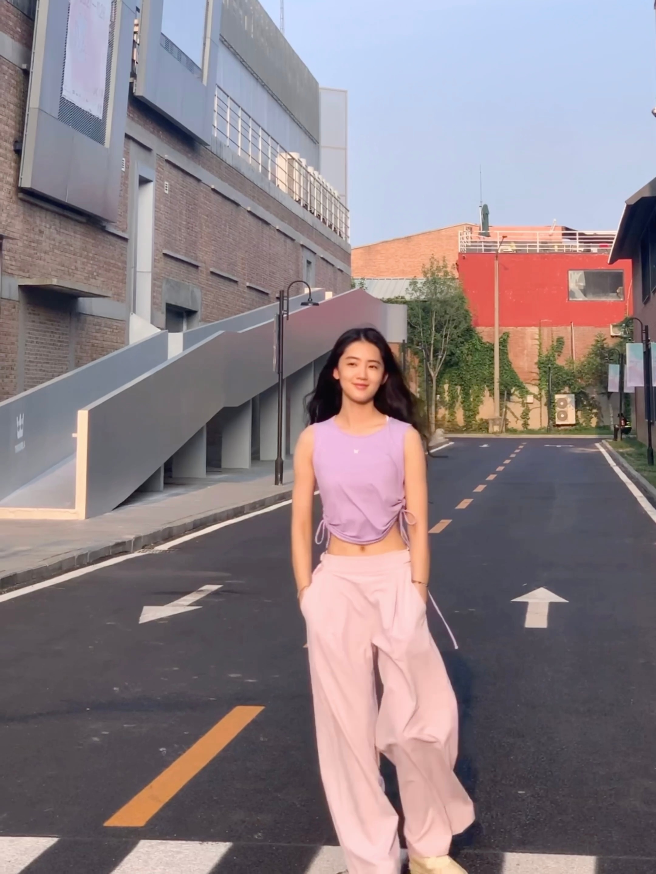 #秋天真的要来啦# 温度还是夏 阳光和风已经是秋天的味道喽🫐🪁🧋 ​​​