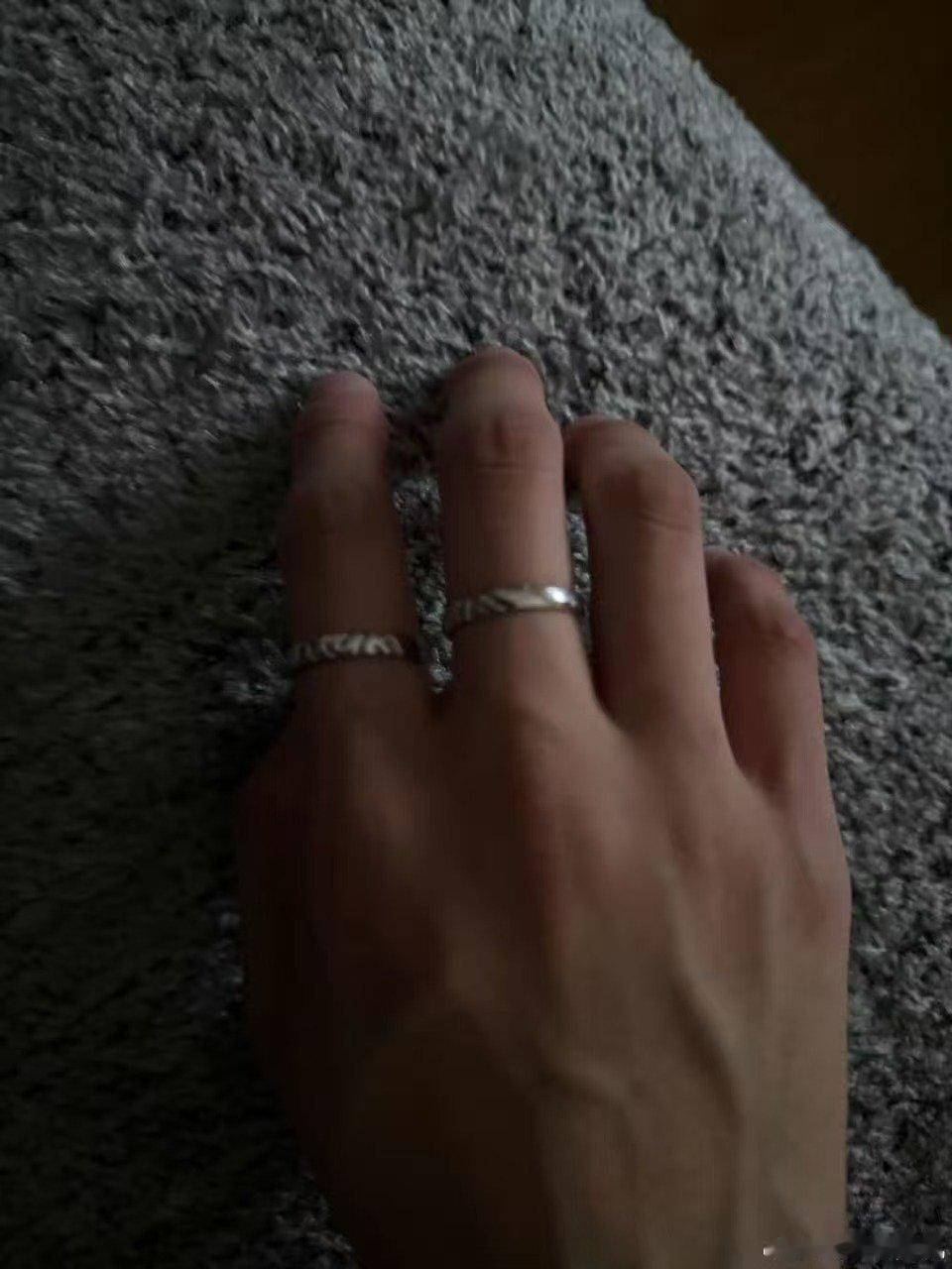 金道英的戒指交给李东赫保管了金道英把戒指交给李东赫保管了金道英把戒指交给李东赫保