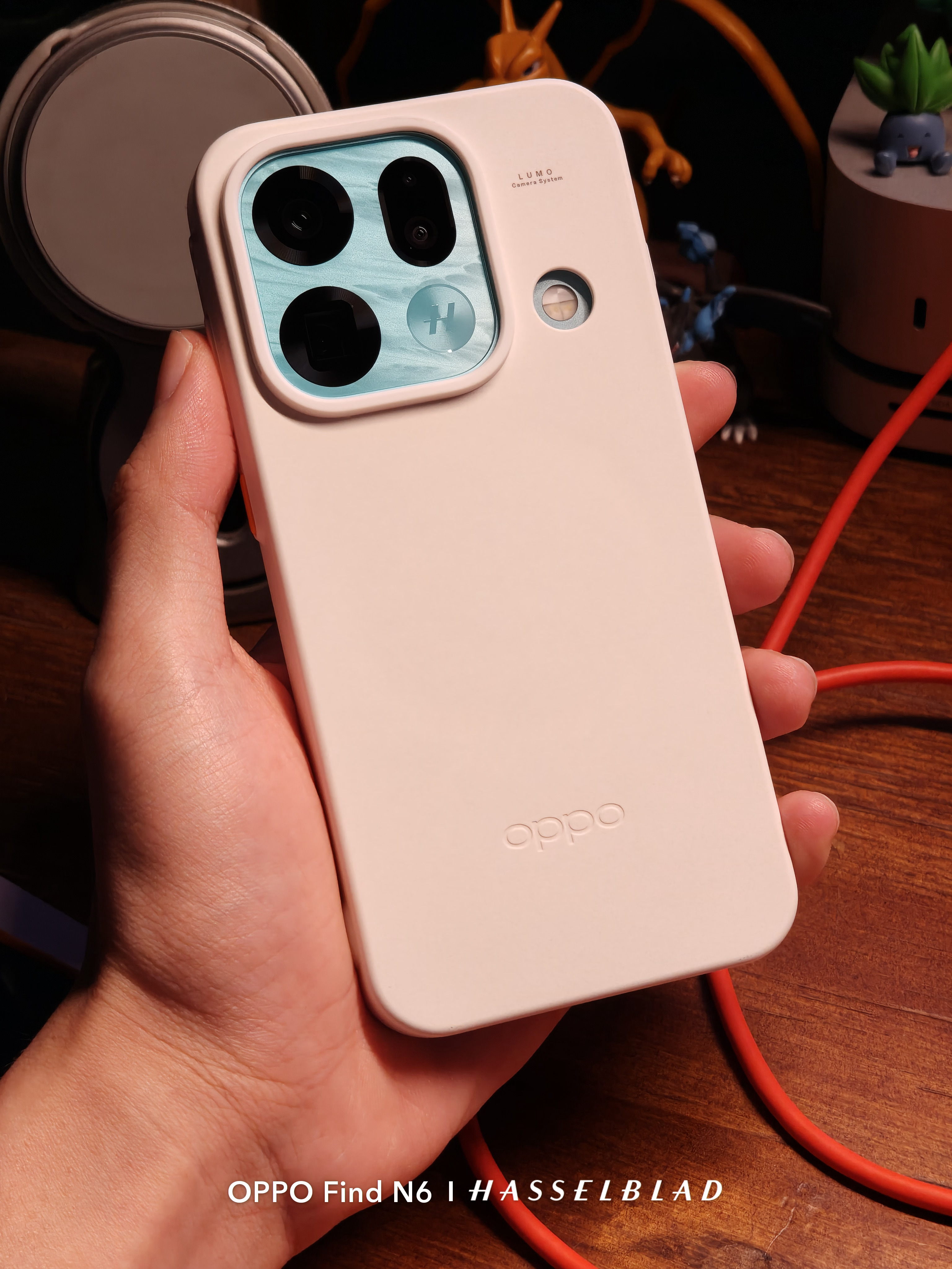 OPPO Find X9s Pro这个摄影套装的手机壳相当相当不错，就是即便我不