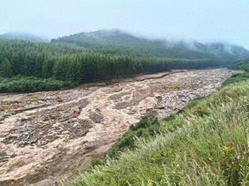 暴雨倾盆，山洪肆虐！甘肃榆中县马坡乡等地区正经历一场前所未有的灾难，家园被毁，生