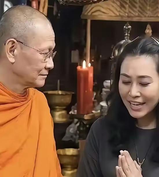 亲手把师父送进去的那个徒弟，心里到底怎么想的

跟了多年的师父，自己带人去查，查