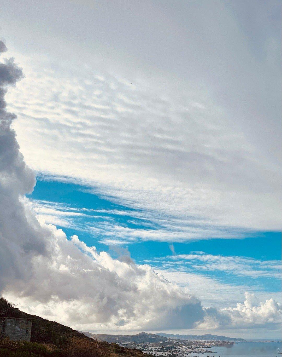 北冥有鱼，其名为鲲。鲲之大，不知其几千里也。化而为鸟，其名 为鹏。鹏之背，不知其
