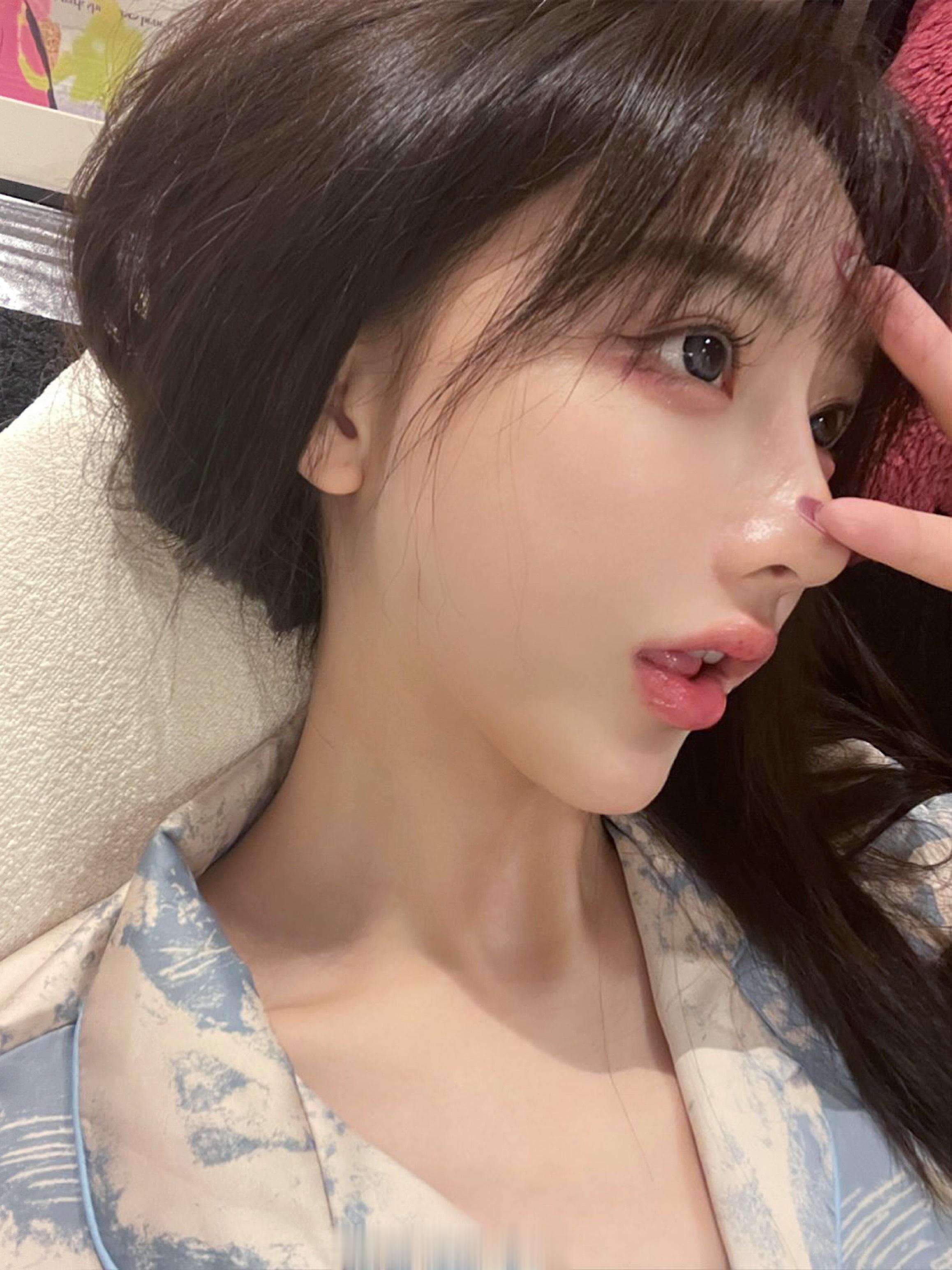 好喜欢自己的侧脸啊！！！ ​​​