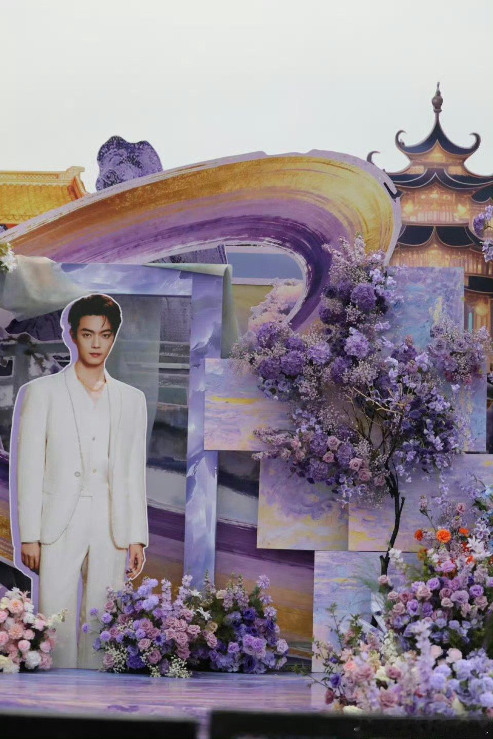 许凯天都异闻录杀青应援排面许凯天都异闻录杀青应援排面 创下横店面道旗最多，横店最