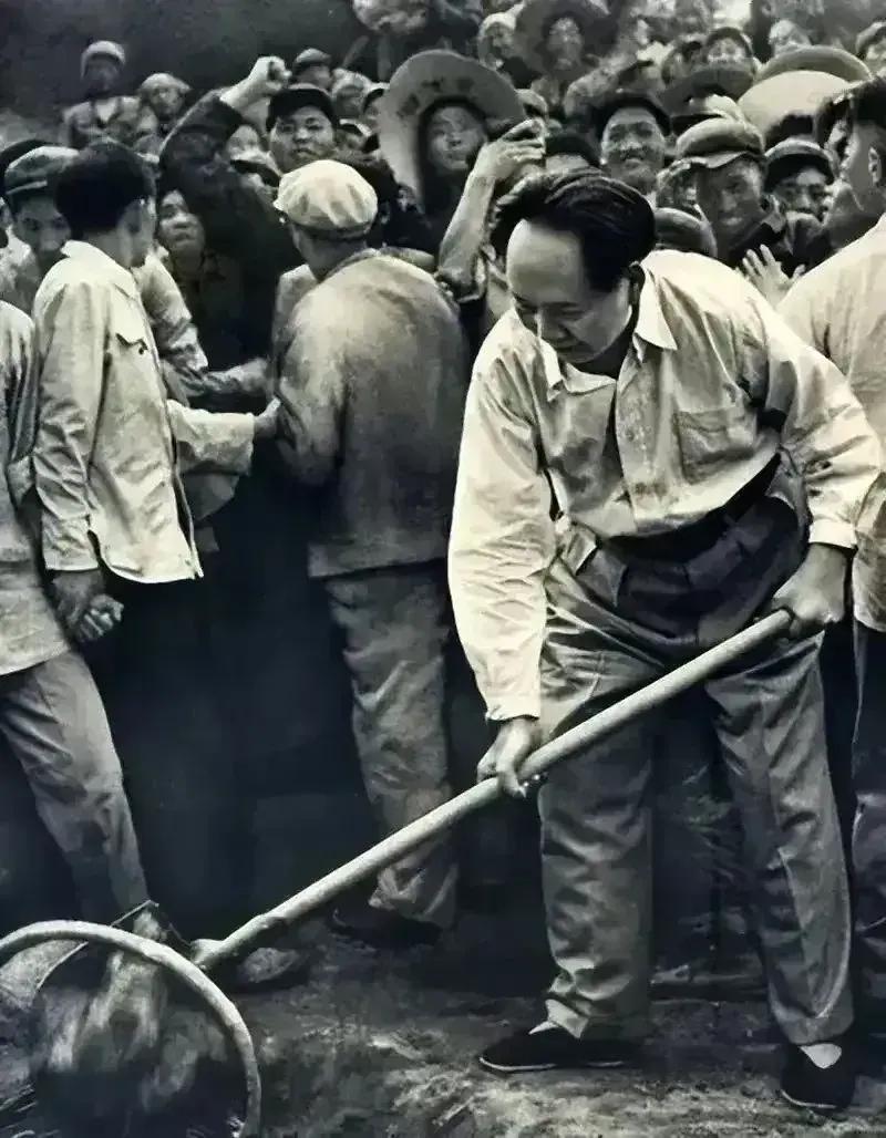 人民想念您了

——以此纪念毛主席诞辰


毛主席您的人民想念您了
今天是毛主席