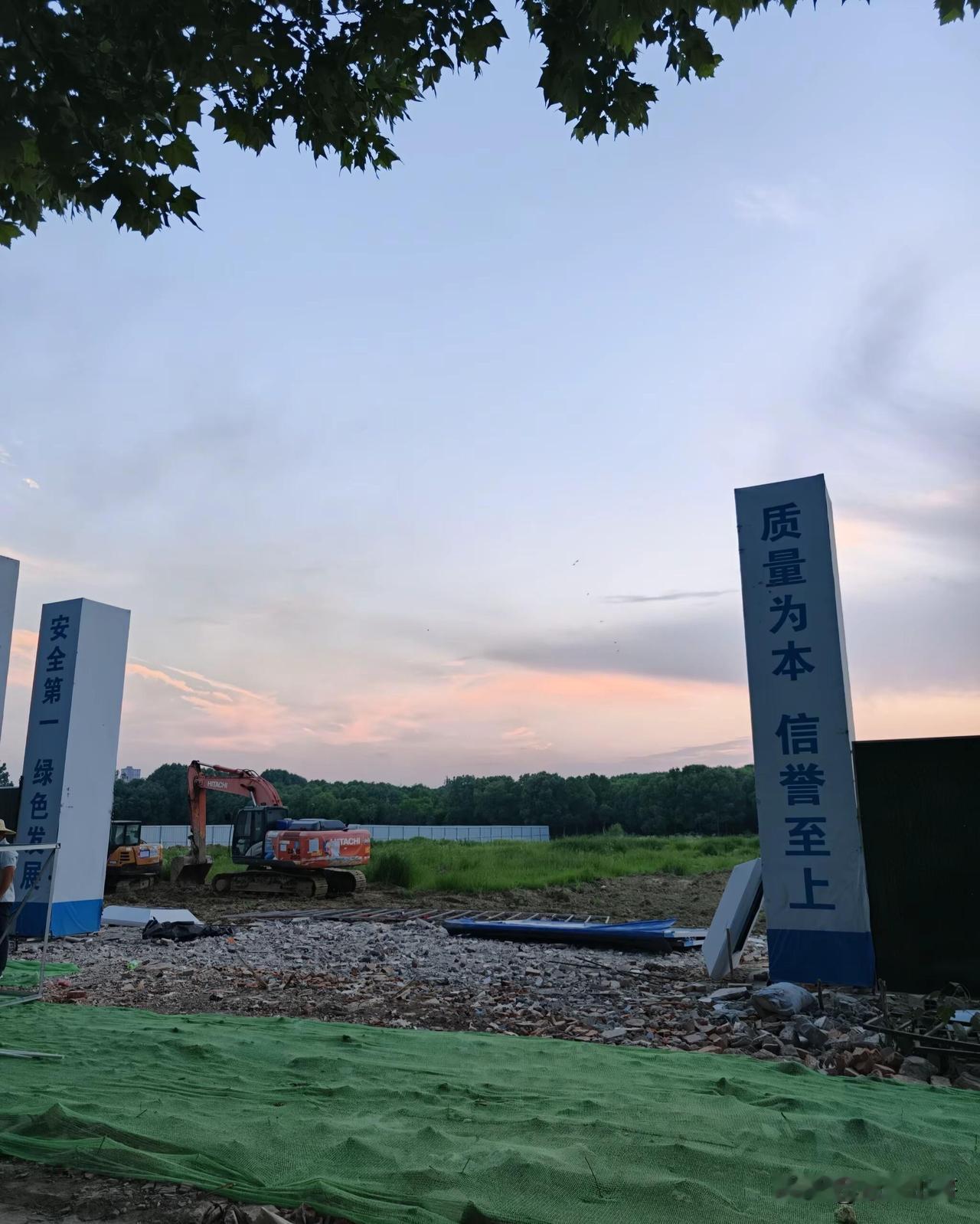 网传的山姆二店要开工了，目前正在安装围挡～ ​​​