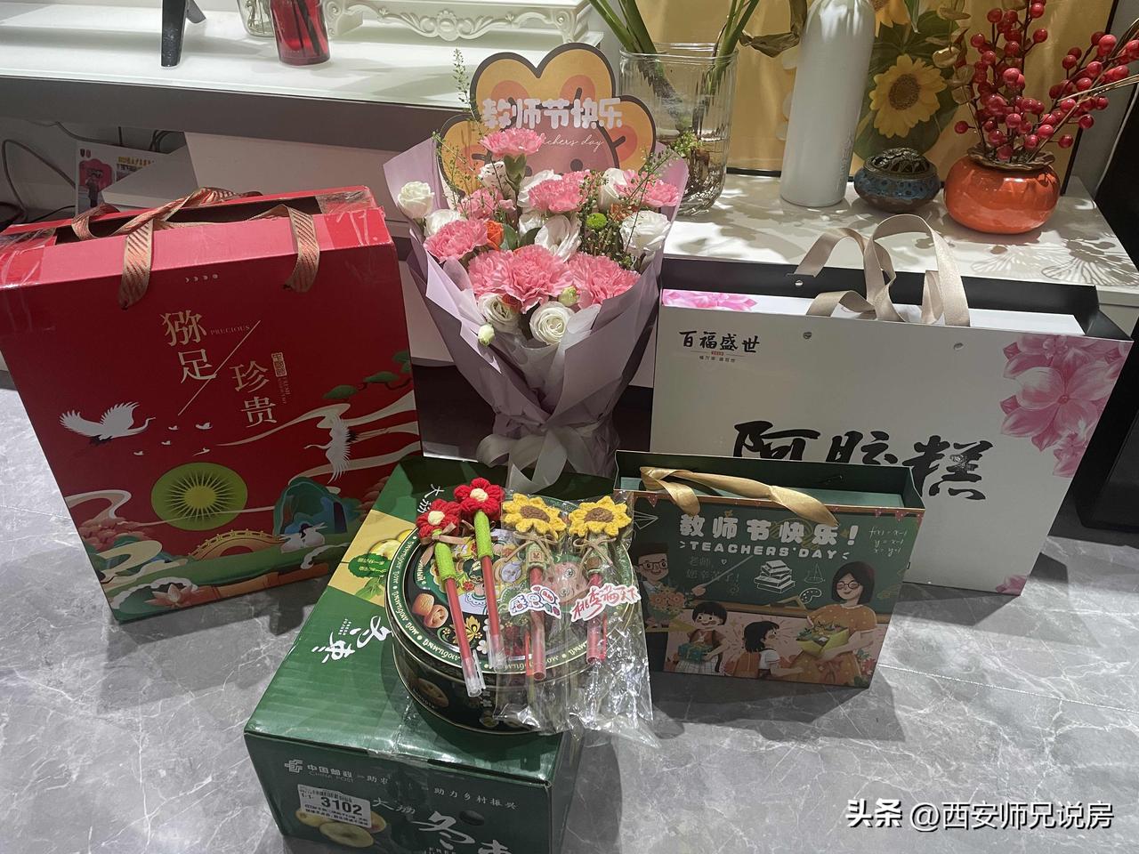 同样每天从早忙到晚的工作，教师职业还是好，有自己的节日，学生和家长倍尊敬，哪像我