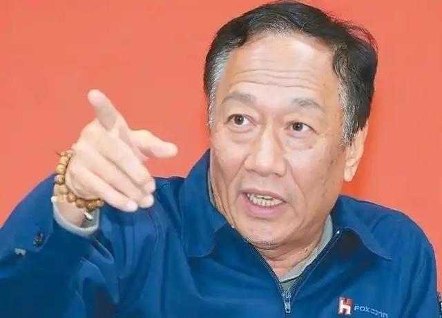 郭台铭在媒体面前放出这么一句狠话，没有大国撑腰的政权早晚得变成别人家的附庸，比起