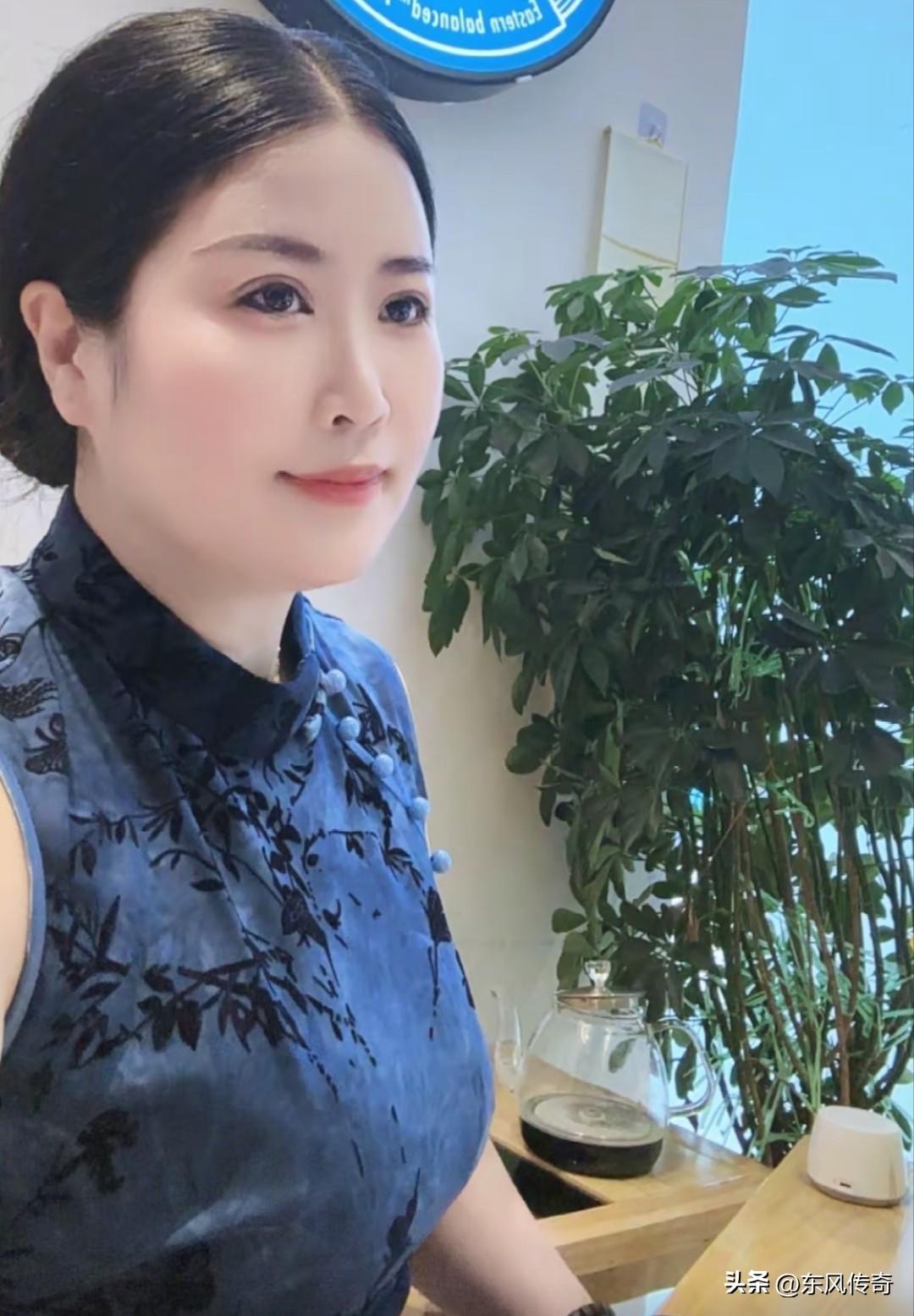 首先结婚之后我出了二十万给她老家老宅子盖房，而且我给她买了一辆车三十多万，她开的