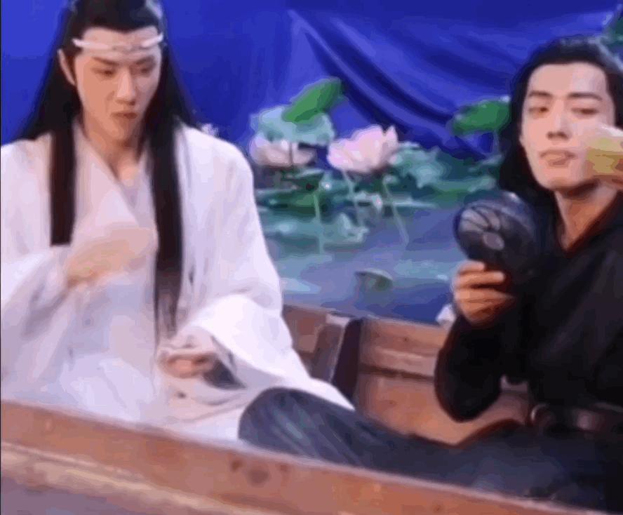 还有这里这里！真的，肖蘸的醋意占有欲就从来没藏过，被投喂颗莲子都蚌埠住的人，他能