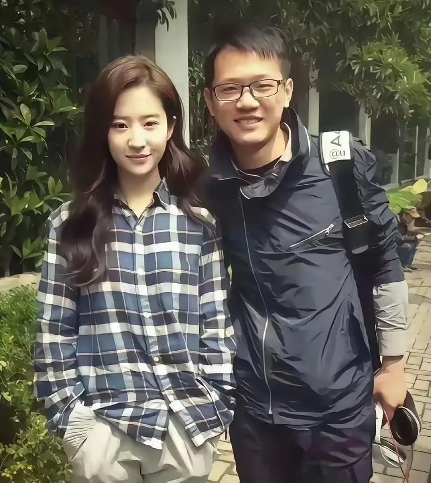 有什么办法
女人脸蛋漂亮就是天生的衣架子
我是发现了
哪有什么不漂亮的衣服
只是