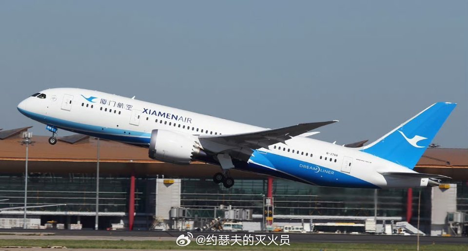 燃油附加费中东这仗要是再打下去，我们就连飞机都坐不起了。 