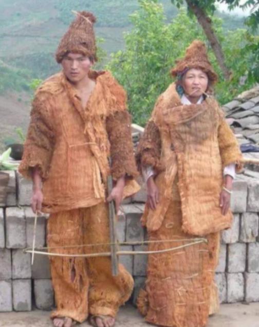 新中国成立后，解放军在哀牢山深山里发现4万几乎全裸的男男女女，调查后才发现，他们