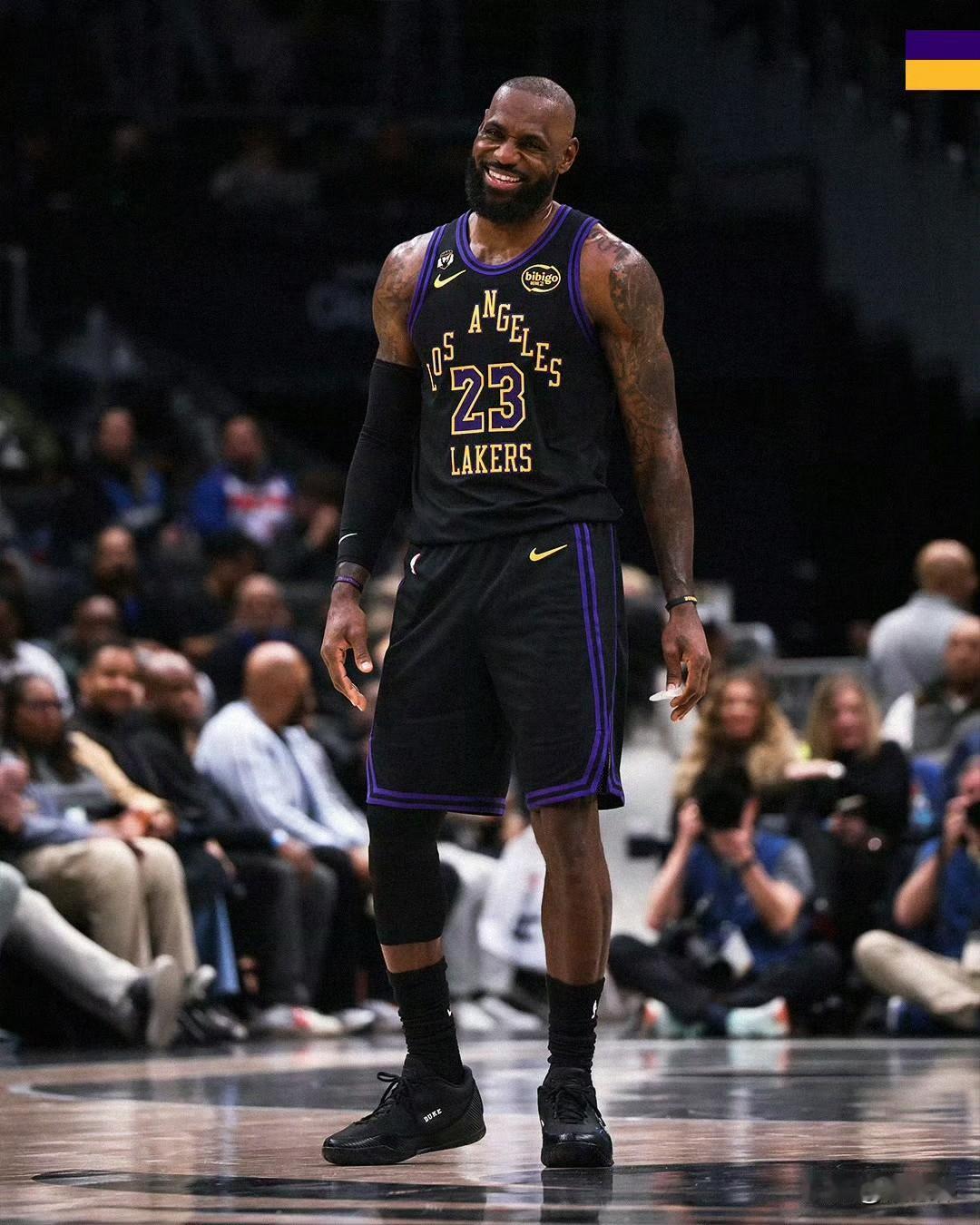 老詹开心了！艾顿谈老大哥詹姆斯：

“勒布朗今天打得很开心。”

“他在比赛中表