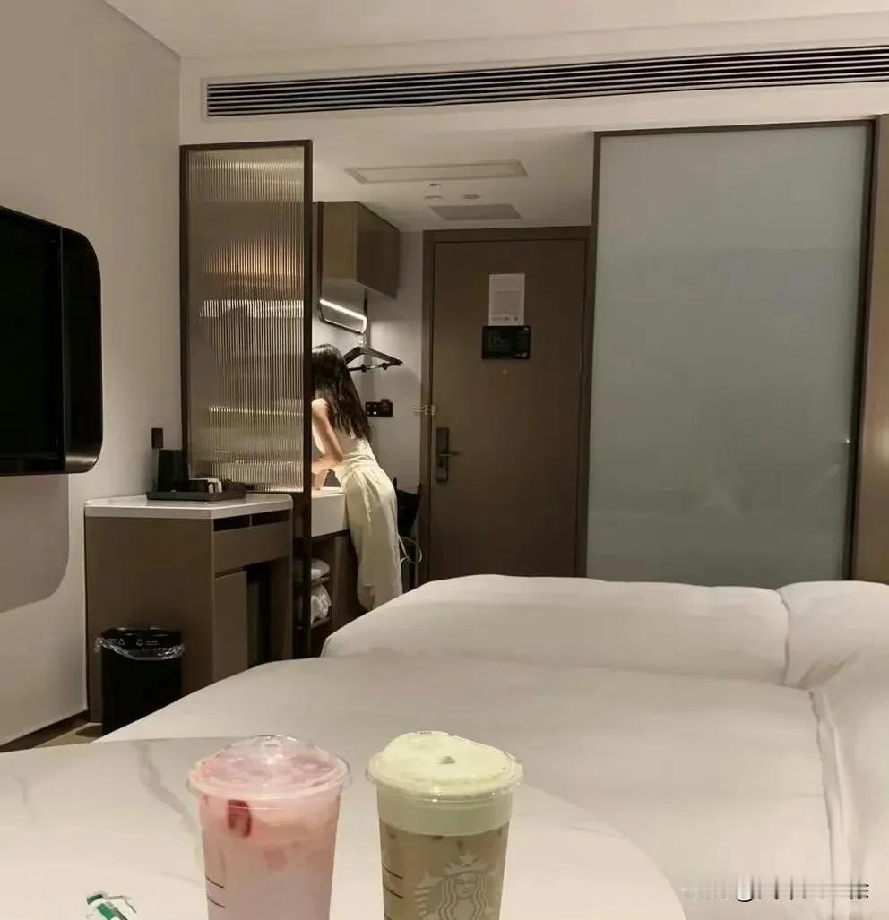 315很忙吗？看来车主抱怨的不少啊…
"您说这世道。"老马蹲在门槛上，
烟袋锅子