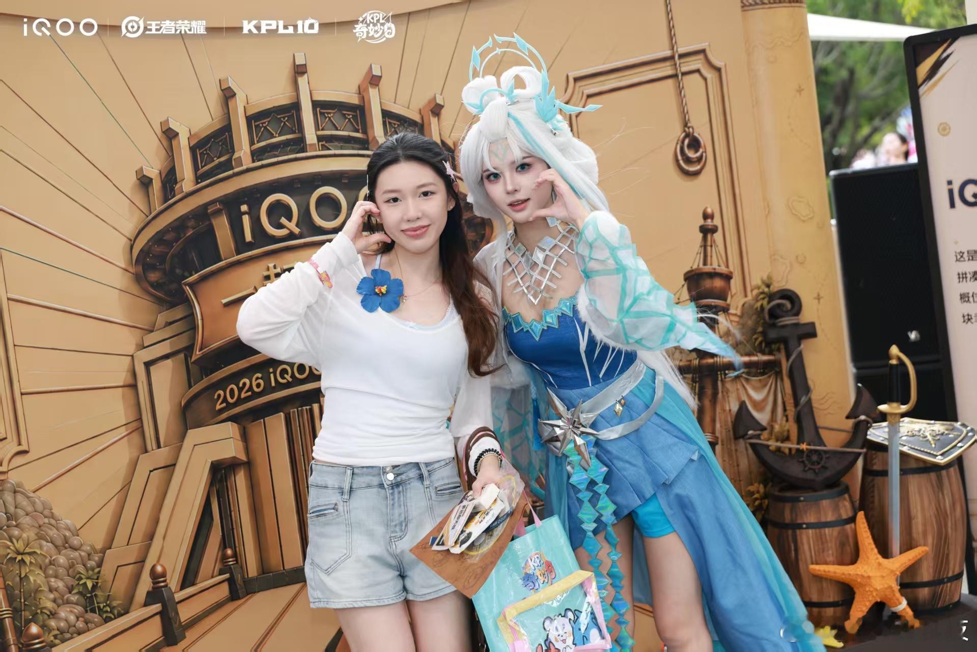 iqoo[超话]iQOO杯  KPL奇妙日现场好多同好聚集在这里，还见到超好看的