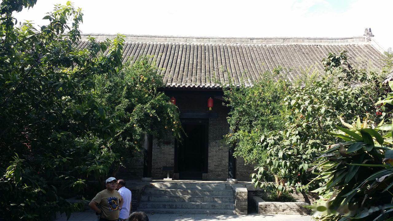 原为一宅三院五门相照的清代建筑群，有80多间房舍，现在只留下中宅院和楼院。是河南