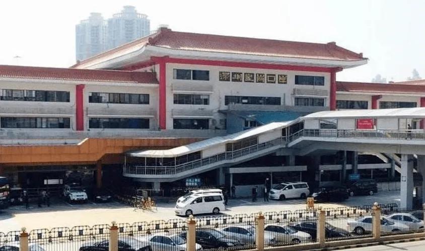 新皇岗口岸已经正式投入使用，是目前深港唯一全天24小时不打烊的超级陆路口岸，也是