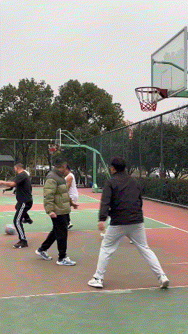 这背打绝技怎么样？[偷笑]有没有詹姆斯的味道[捂脸]