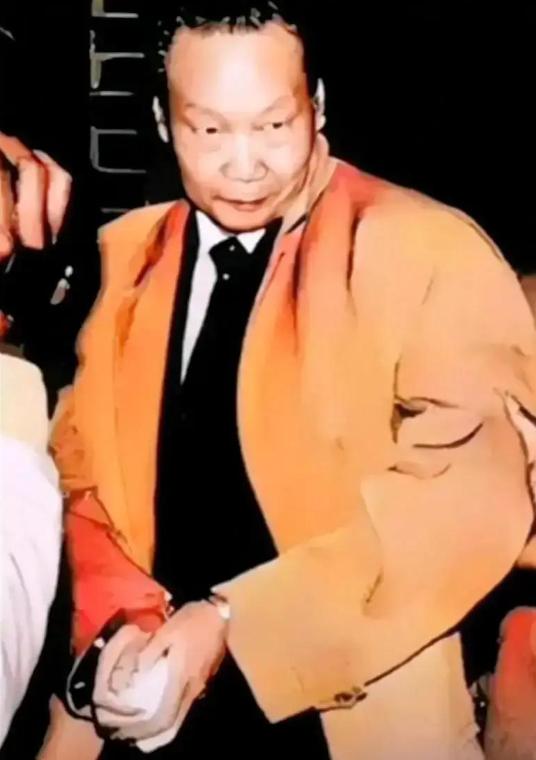 美国中情局这辈子最大的耻辱就是他了！他在敌方阵营卧底三十七年，落网后受尽折磨，却