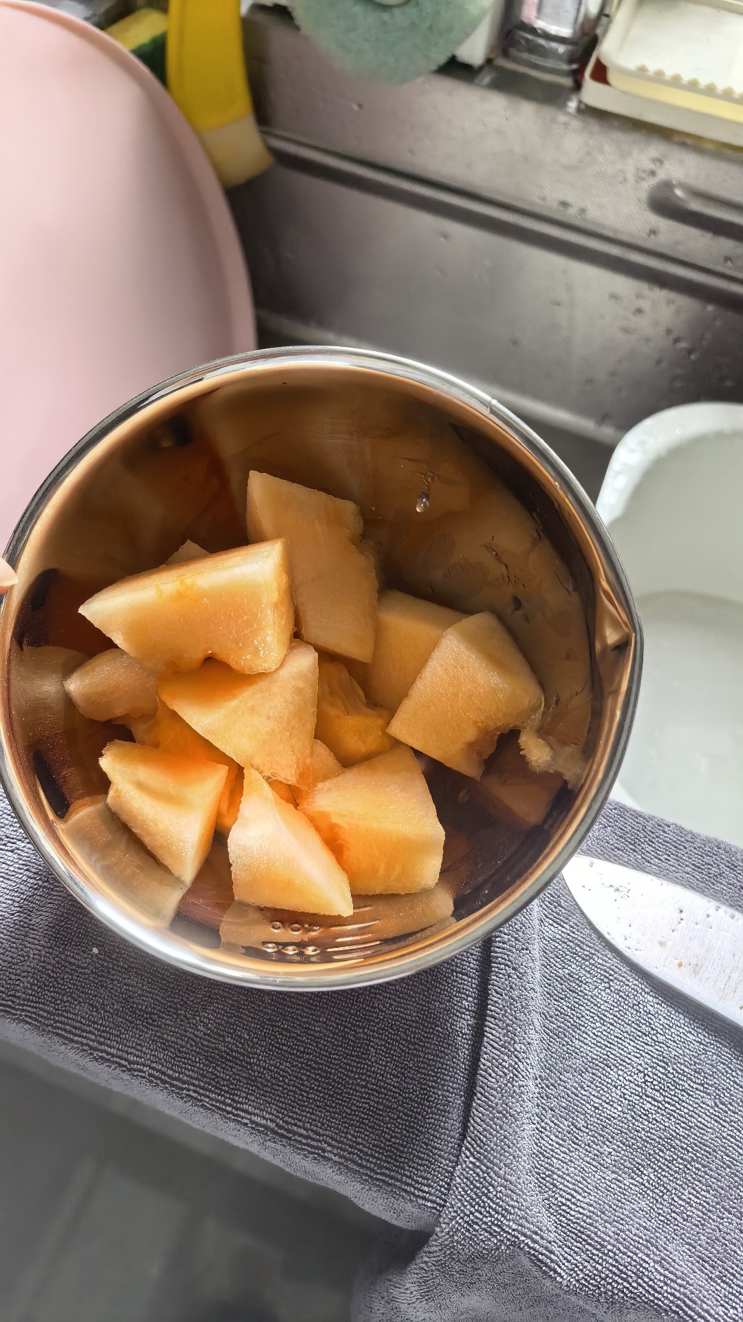 原来民勤蜜瓜🍈这么好吃吗？？？！！！！！可能我没有去过新疆当地吃瓜哈但我觉得目